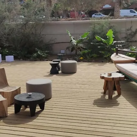 Heated Pool,parking,air,wifi شقة بالم مار