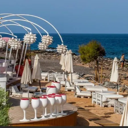 Heated Pool,parking,air,wifi